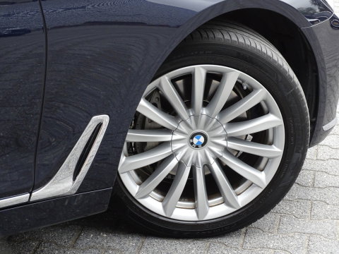 BMW 7 Serie 740i 327PK / High ex. / 4-wiel besturing / Head-up / 360° /