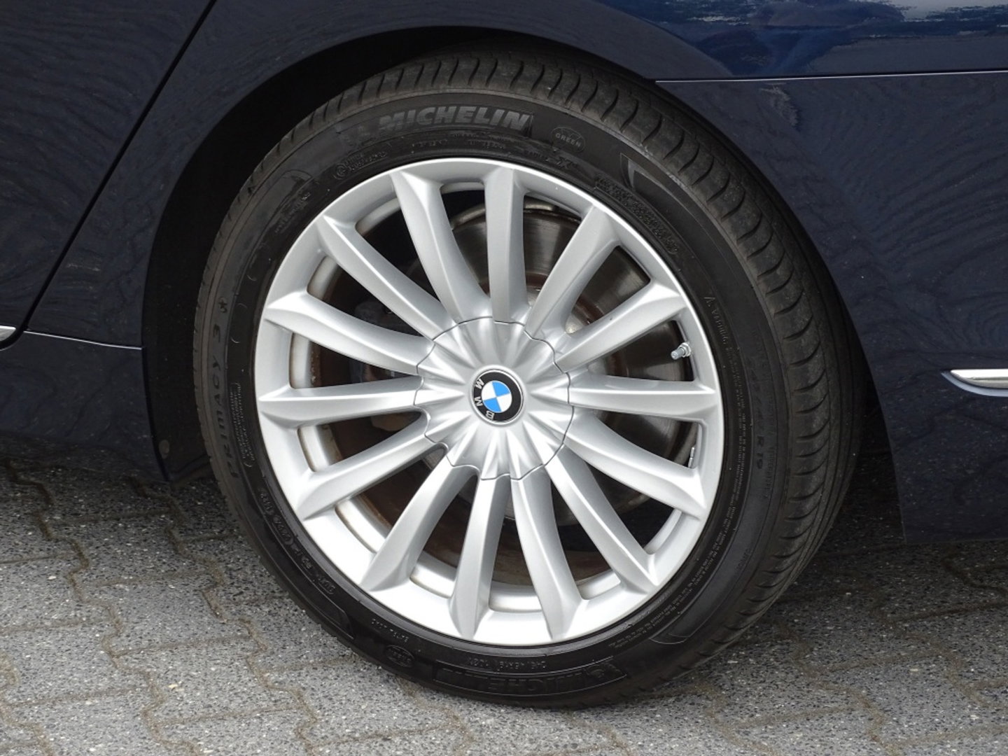 BMW 7 Serie 740i 327PK / High ex. / 4-wiel besturing / Head-up / 360° /