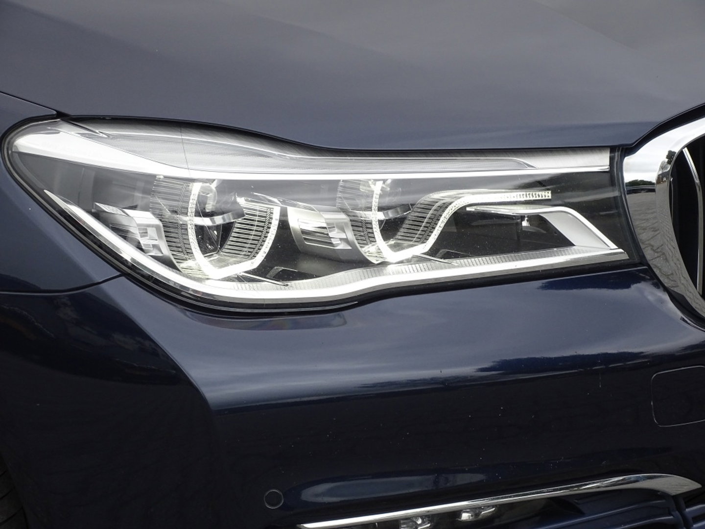 BMW 7 Serie 740i 327PK / High ex. / 4-wiel besturing / Head-up / 360° /