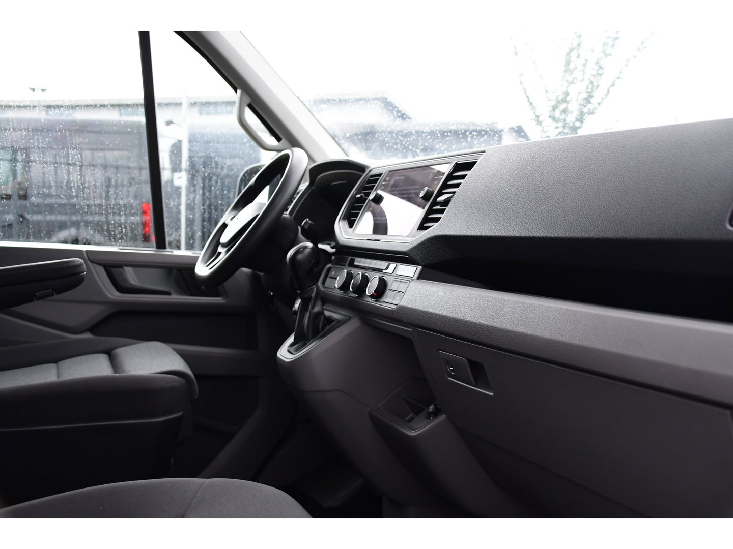 Volkswagen Crafter 35 2.0 TDI L3H3 Black Edition Camera, Carplay, LED, 177pk, Automaat, Standkachel, Geveerde stoel, Uniek!