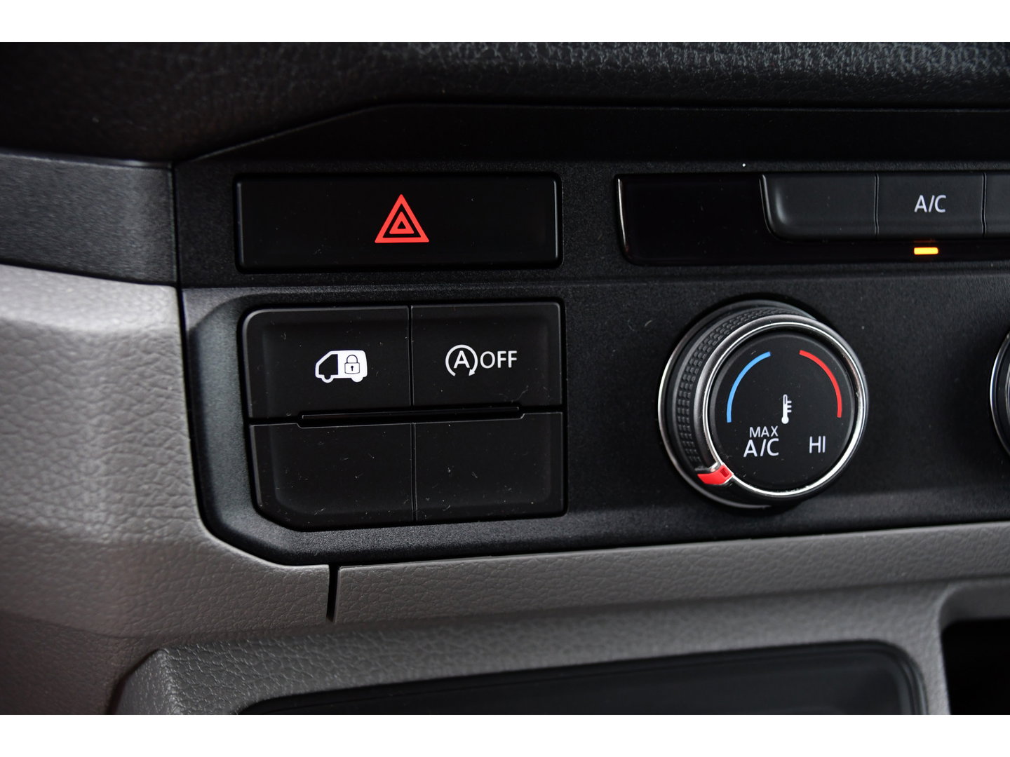 Volkswagen Crafter 35 2.0 TDI L3H3 Black Edition Camera, Carplay, LED, 177pk, Automaat, Standkachel, Geveerde stoel, Uniek!