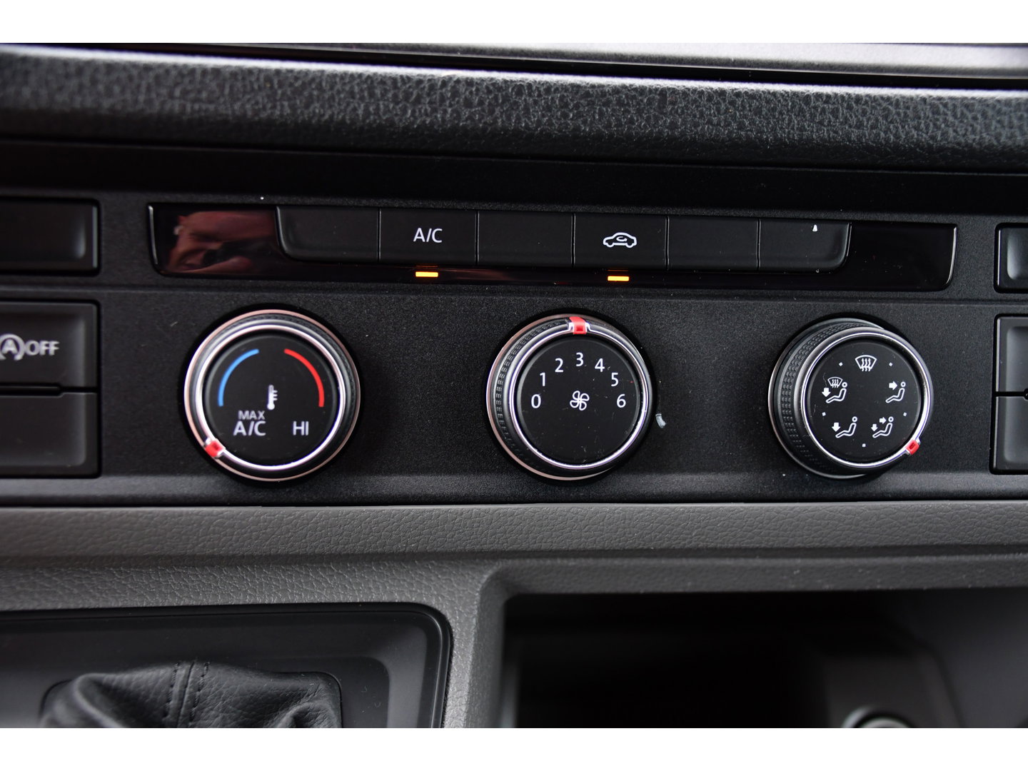 Volkswagen Crafter 35 2.0 TDI L3H3 Black Edition Camera, Carplay, LED, 177pk, Automaat, Standkachel, Geveerde stoel, Uniek!
