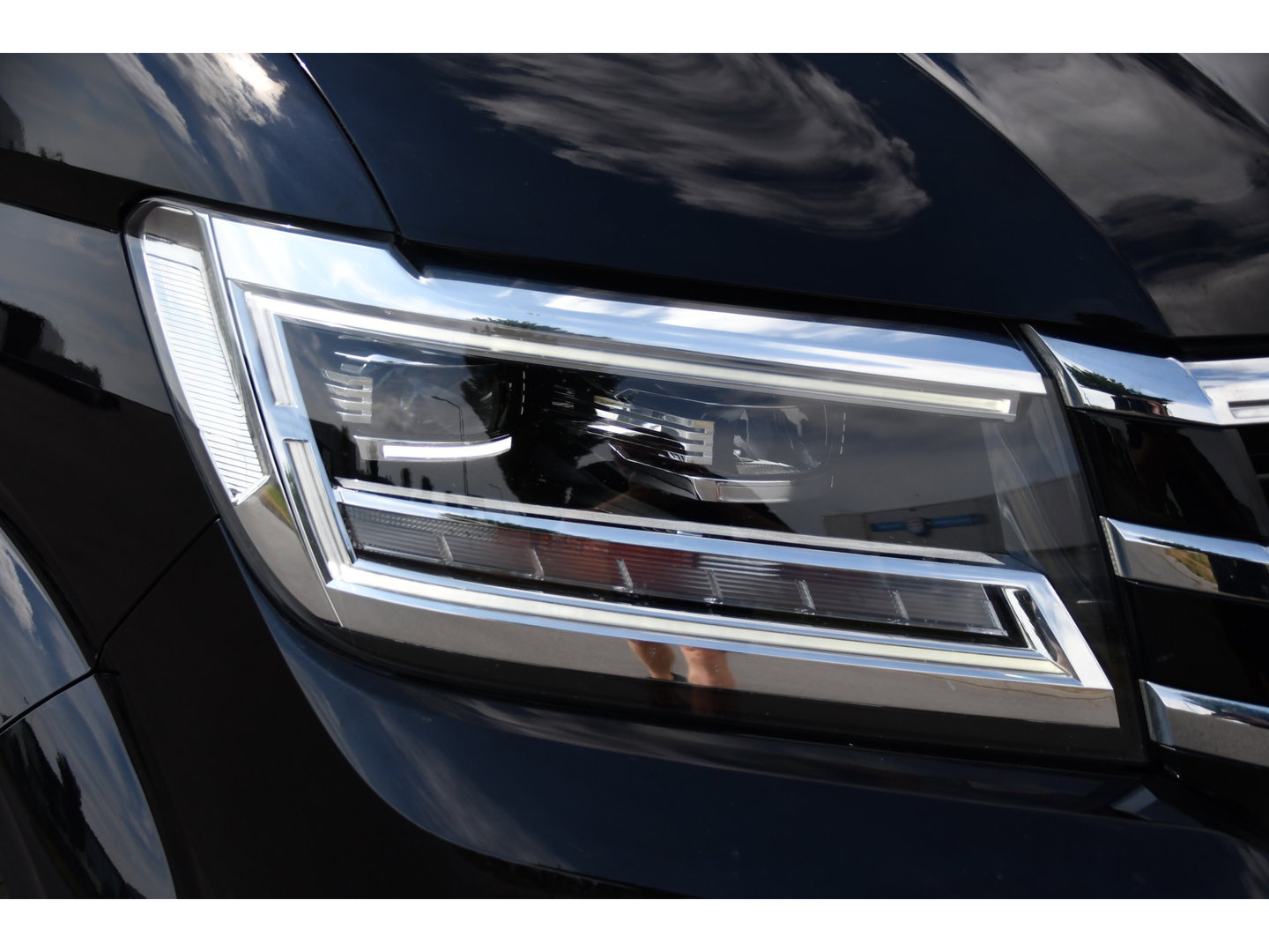 Volkswagen Crafter 35 2.0 TDI L3H3 Black Edition Camera, Carplay, LED, 177pk, Automaat, Standkachel, Geveerde stoel, Uniek!