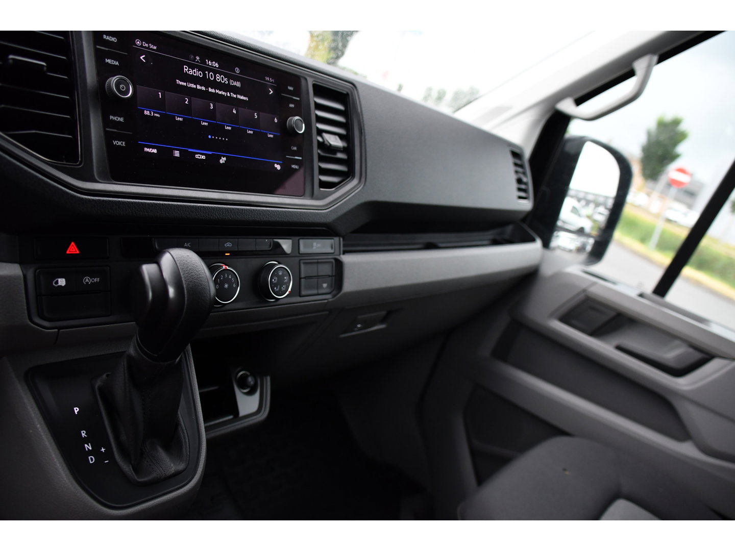 Volkswagen Crafter 35 2.0 TDI L3H3 Black Edition Camera, Carplay, LED, 177pk, Automaat, Standkachel, Geveerde stoel, Uniek!