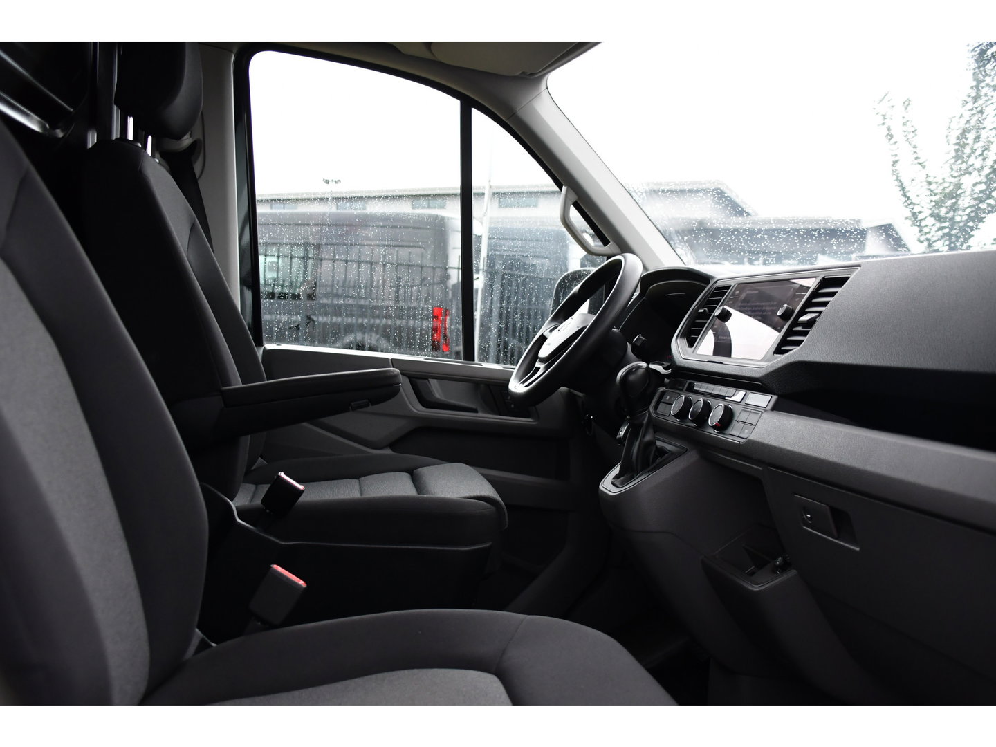 Volkswagen Crafter 35 2.0 TDI L3H3 Black Edition Camera, Carplay, LED, 177pk, Automaat, Standkachel, Geveerde stoel, Uniek!