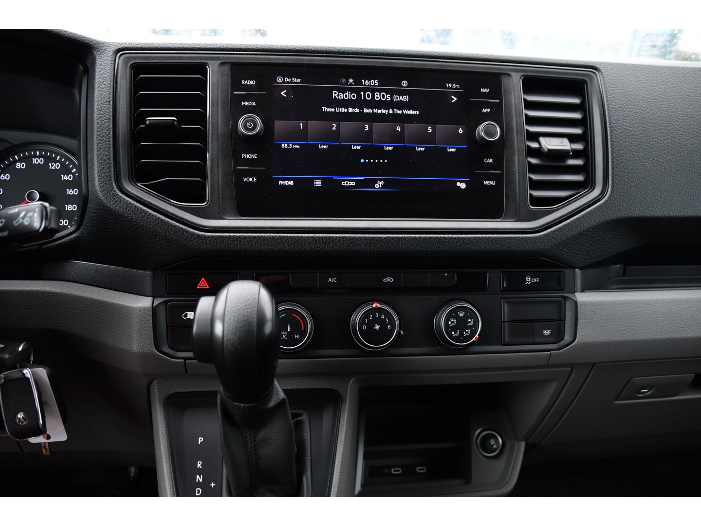 Volkswagen Crafter 35 2.0 TDI L3H3 Black Edition Camera, Carplay, LED, 177pk, Automaat, Standkachel, Geveerde stoel, Uniek!
