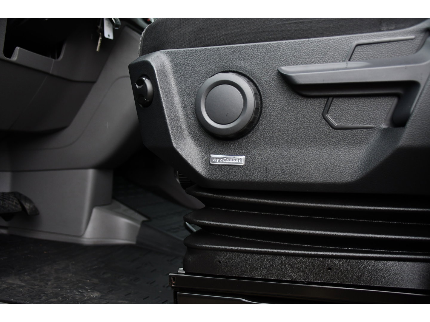 Volkswagen Crafter 35 2.0 TDI L3H3 Black Edition Camera, Carplay, LED, 177pk, Automaat, Standkachel, Geveerde stoel, Uniek!