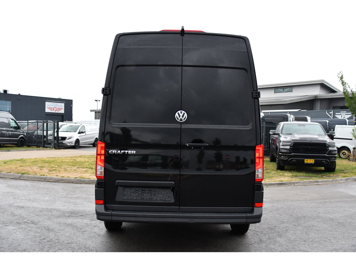 Volkswagen Crafter 35 2.0 TDI L3H3 Black Edition Camera, Carplay, LED, 177pk, Automaat, Standkachel, Geveerde stoel, Uniek!