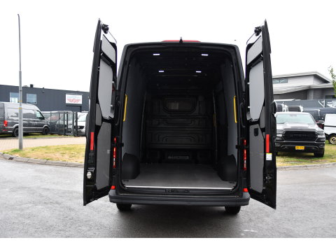 Volkswagen Crafter 35 2.0 TDI L3H3 Black Edition Camera, Carplay, LED, 177pk, Automaat, Standkachel, Geveerde stoel, Uniek!