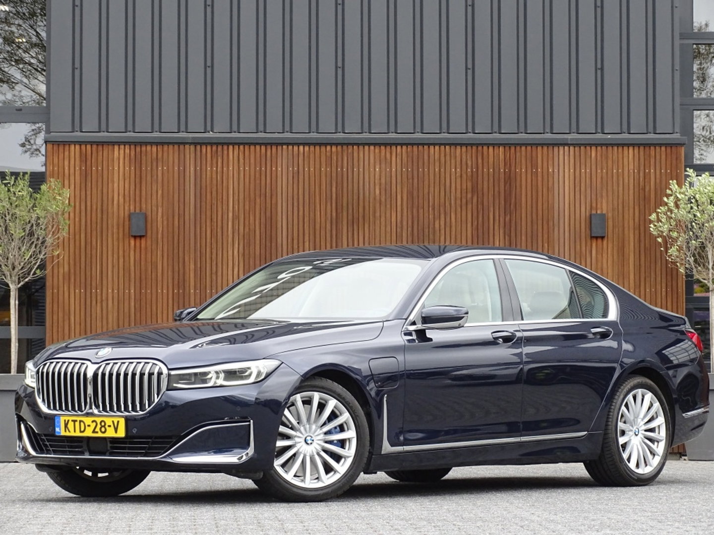 BMW 7 Serie 745e 394PK / M-Individual / ACC / Softclose / Laser / 360°