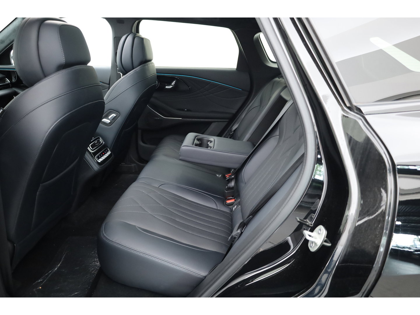 Omoda 9 1.5T-GDi SHS-P Premium 5p 538pk! | Pano | HUD | 360cam | Stoelventi. | Massage | Sony Audio | 1.500kg Trekgewicht | CarPlay