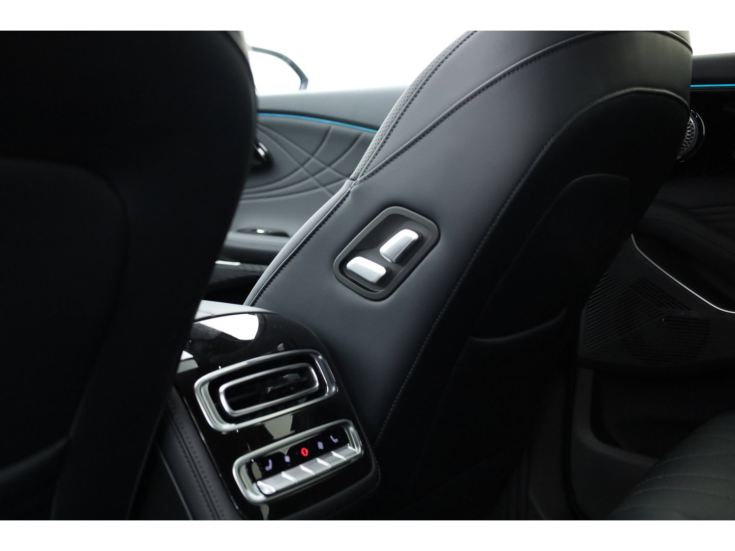Omoda 9 1.5T-GDi SHS-P Premium 5p 538pk! | Pano | HUD | 360cam | Stoelventi. | Massage | Sony Audio | 1.500kg Trekgewicht | CarPlay