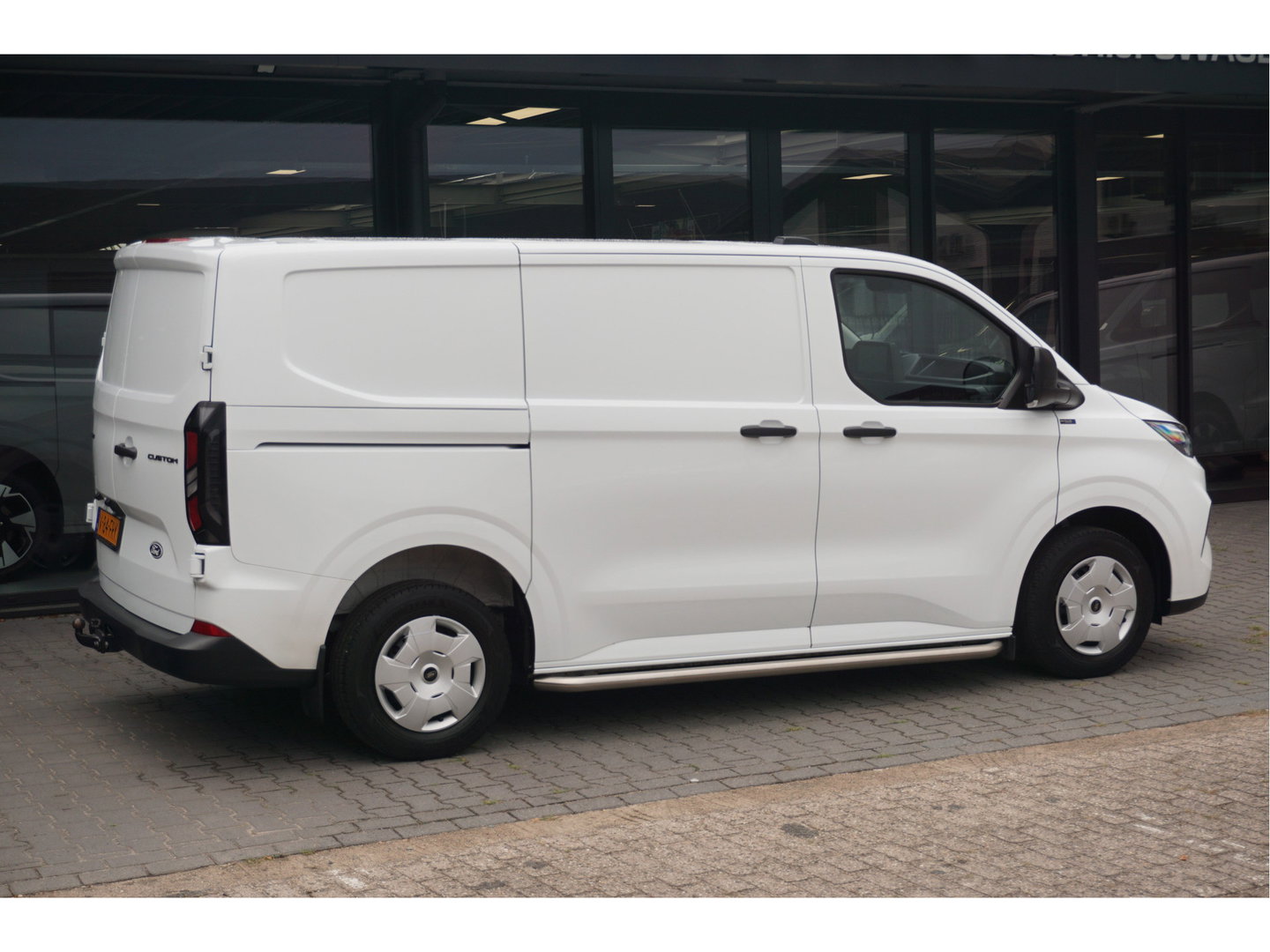 Ford Transit Custom 300S 130PK Trend Automaat BPM VRIJ Navi, Adap, Cruise, Trekhaak, 2740KG Trekgewicht!! NR. AR01*