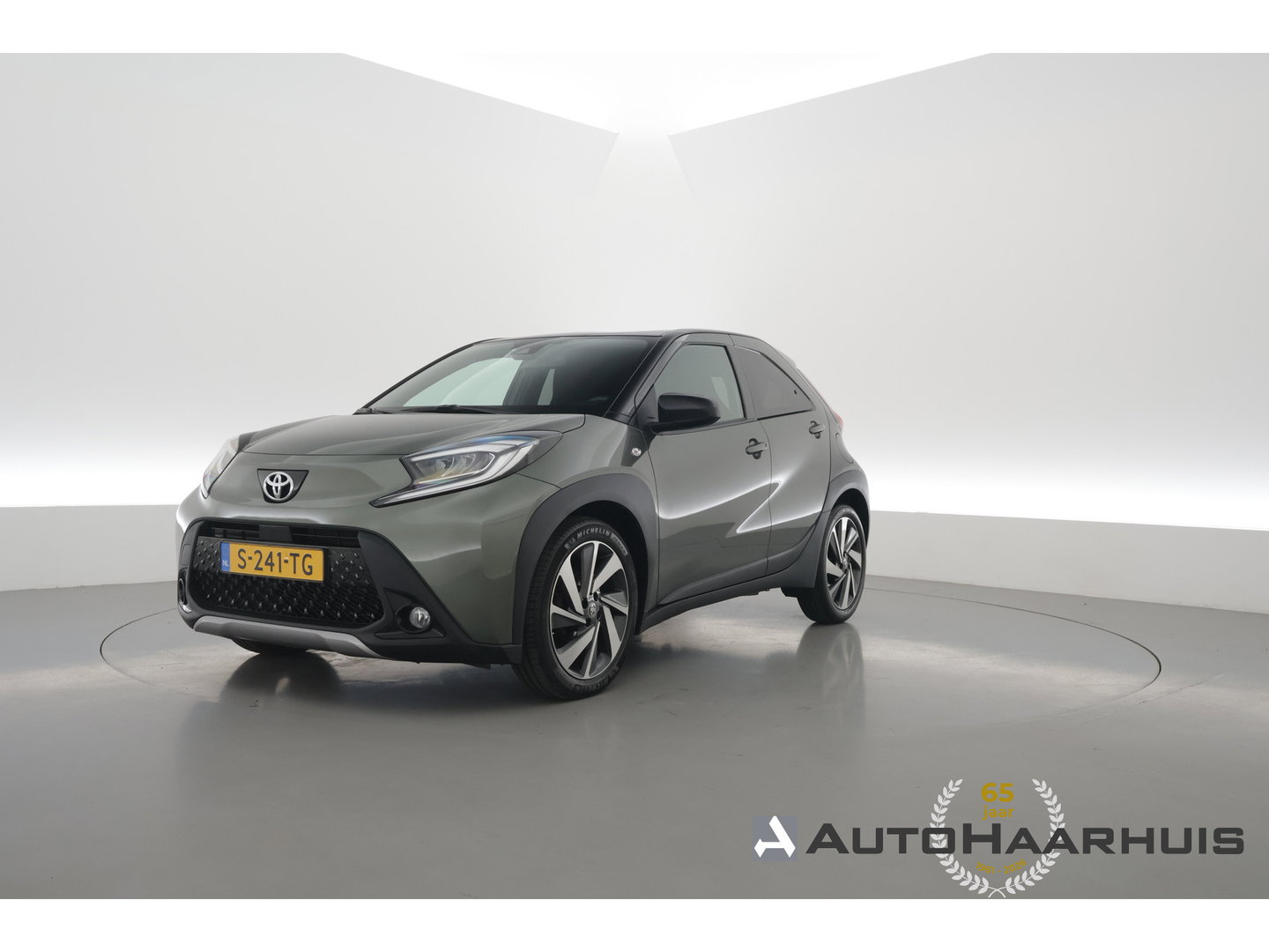 Toyota Aygo X 1.0 VVT-i MT Envy Rijklaar | Bi-Tone | JBL | Camera | Apple CarPlay | Navi | 18'' | Clima | LED
