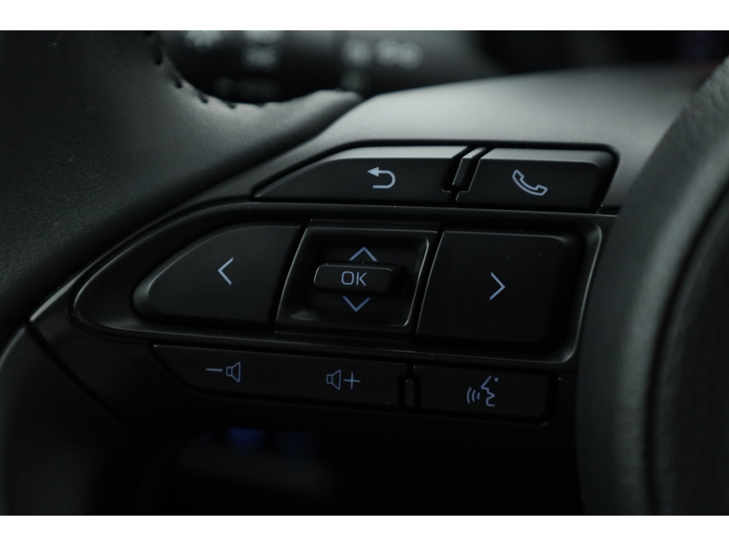 Toyota Aygo X 1.0 VVT-i MT Envy Rijklaar | Bi-Tone | JBL | Camera | Apple CarPlay | Navi | 18'' | Clima | LED