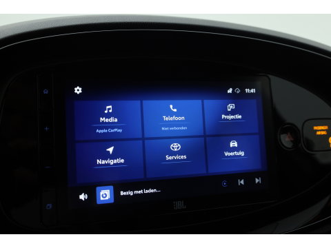 Toyota Aygo X 1.0 VVT-i MT Envy Rijklaar | Bi-Tone | JBL | Camera | Apple CarPlay | Navi | 18'' | Clima | LED