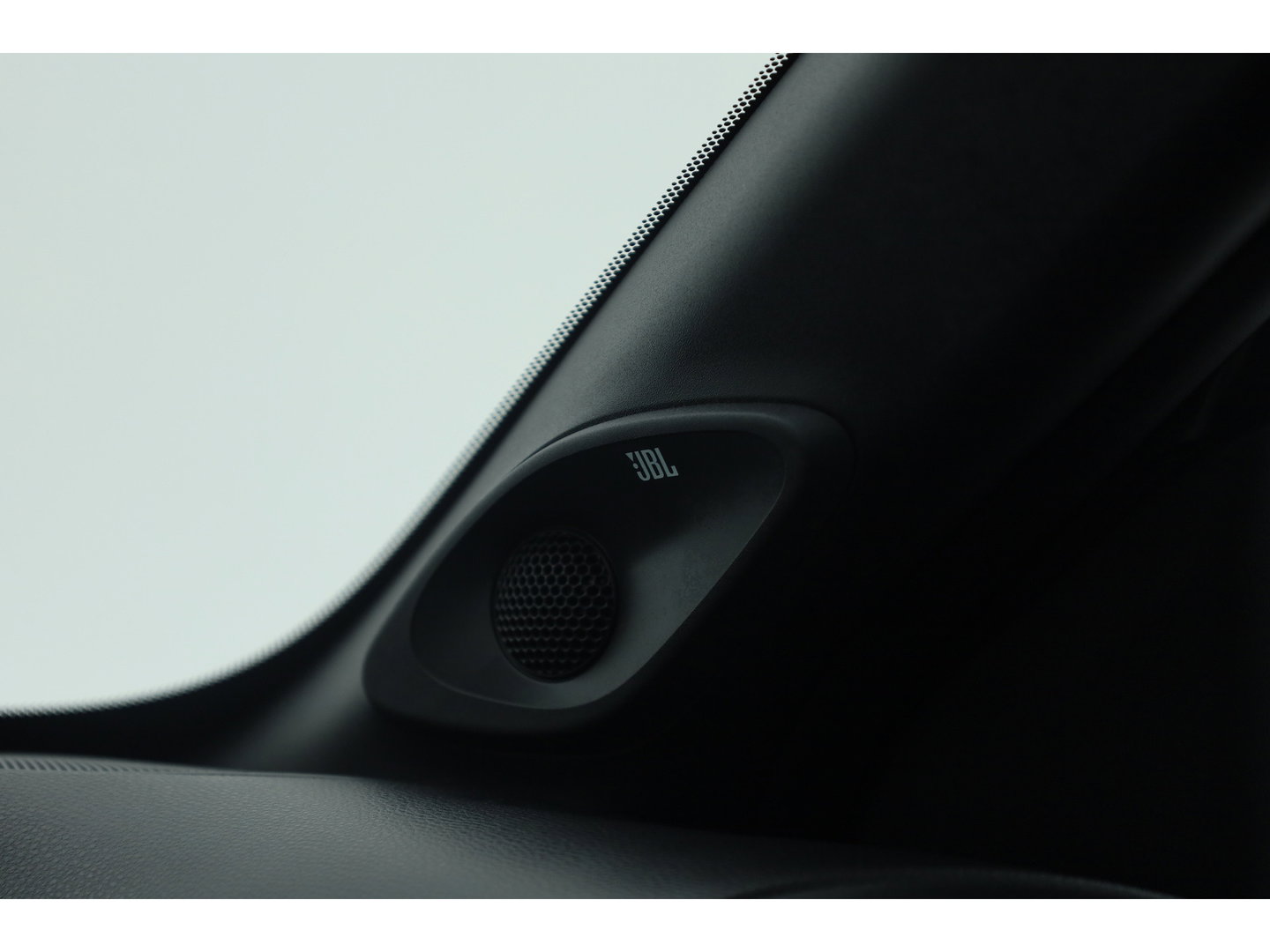 Toyota Aygo X 1.0 VVT-i MT Envy Rijklaar | Bi-Tone | JBL | Camera | Apple CarPlay | Navi | 18'' | Clima | LED