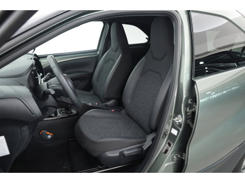 Toyota Aygo X 1.0 VVT-i MT Envy Rijklaar | Bi-Tone | JBL | Camera | Apple CarPlay | Navi | 18'' | Clima | LED