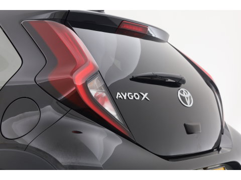 Toyota Aygo X 1.0 VVT-i MT Envy Rijklaar | Bi-Tone | JBL | Camera | Apple CarPlay | Navi | 18'' | Clima | LED