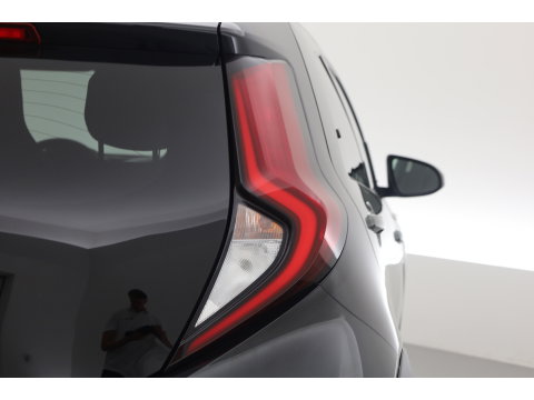 Toyota Aygo X 1.0 VVT-i MT Envy Rijklaar | Bi-Tone | JBL | Camera | Apple CarPlay | Navi | 18'' | Clima | LED