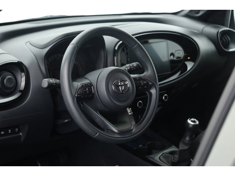 Toyota Aygo X 1.0 VVT-i MT Envy Rijklaar | Bi-Tone | JBL | Camera | Apple CarPlay | Navi | 18'' | Clima | LED