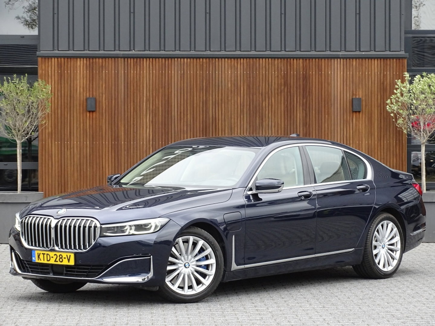 BMW 7 Serie 745e 394PK / M-Individual / ACC / Softclose / Laser / 360°