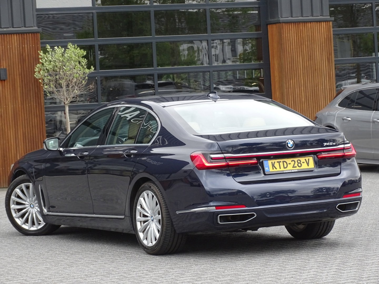 BMW 7 Serie 745e 394PK / M-Individual / ACC / Softclose / Laser / 360°