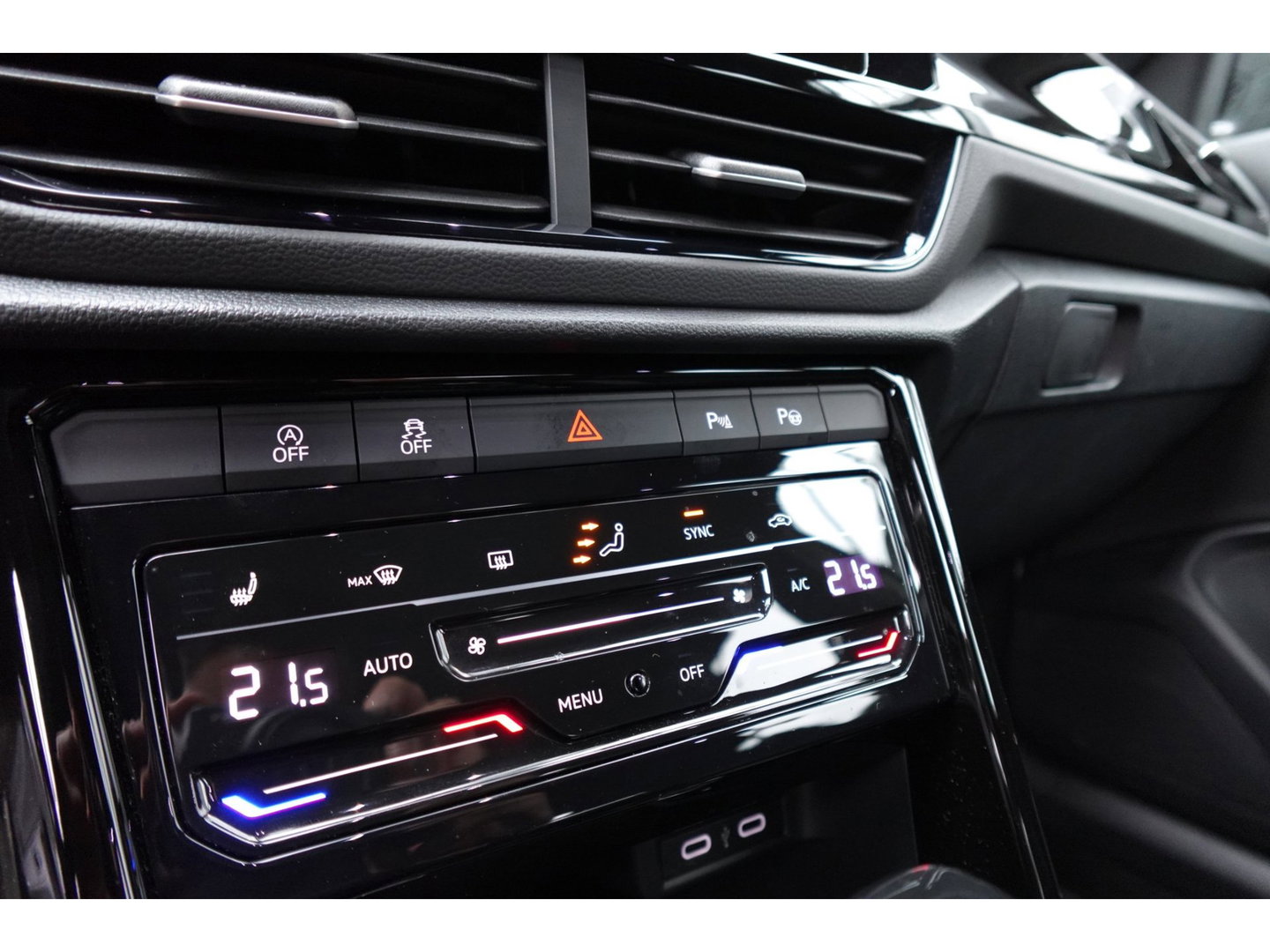 Volkswagen T-Roc 2.0 TSI 4Motion R PANO AKRA CAM VOL