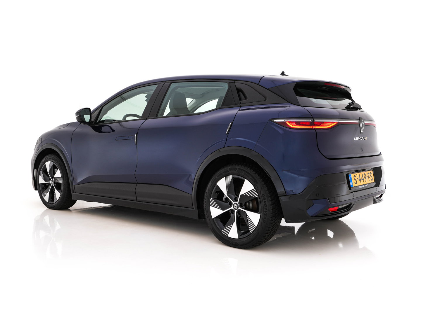Renault Mégane E-Tech EV60 Optimum Charge Evolution [3-Fase-22kW] {SoH-91%} (INCL-BTW) Aut. *HEATPUMP | FULL-LED | CAMERA | LANE-ASSIST | KEYLESS | NAVI-FULLMAP | CARPLAY | COMFORTSEATS | DIGI-COCKPIT | ECC | PDC | 18"ALU*