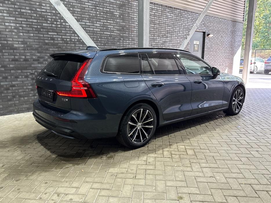 Volvo V60 T8 Plug-in hybrid Plus Dark | ACC | Harman/Kardon | Stoel+Stuurverwarming | Memory | Camera | Getint Glas | BLIS