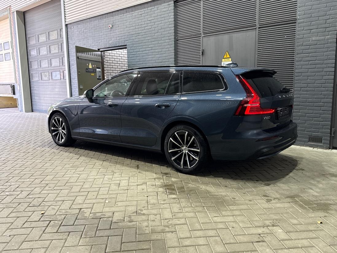Volvo V60 T8 Plug-in hybrid Plus Dark | ACC | Harman/Kardon | Stoel+Stuurverwarming | Memory | Camera | Getint Glas | BLIS
