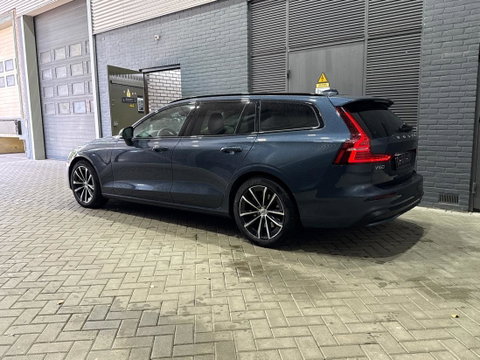 Volvo V60 T8 Plug-in hybrid Plus Dark | ACC | Harman/Kardon | Stoel+Stuurverwarming | Memory | Camera | Getint Glas | BLIS