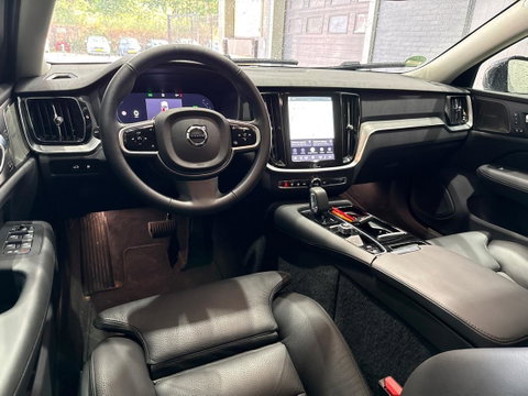 Volvo V60 T8 Plug-in hybrid Plus Dark | ACC | Harman/Kardon | Stoel+Stuurverwarming | Memory | Camera | Getint Glas | BLIS