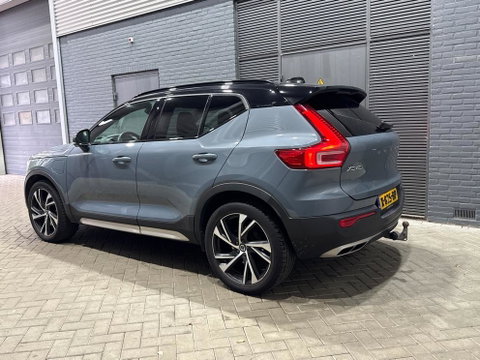 Volvo XC40 1.5 T5 Twin Engine R-Design | Panoramadak | Trekhaak | Camera | 20 Inch | Stoelverwarming | Getint Glas