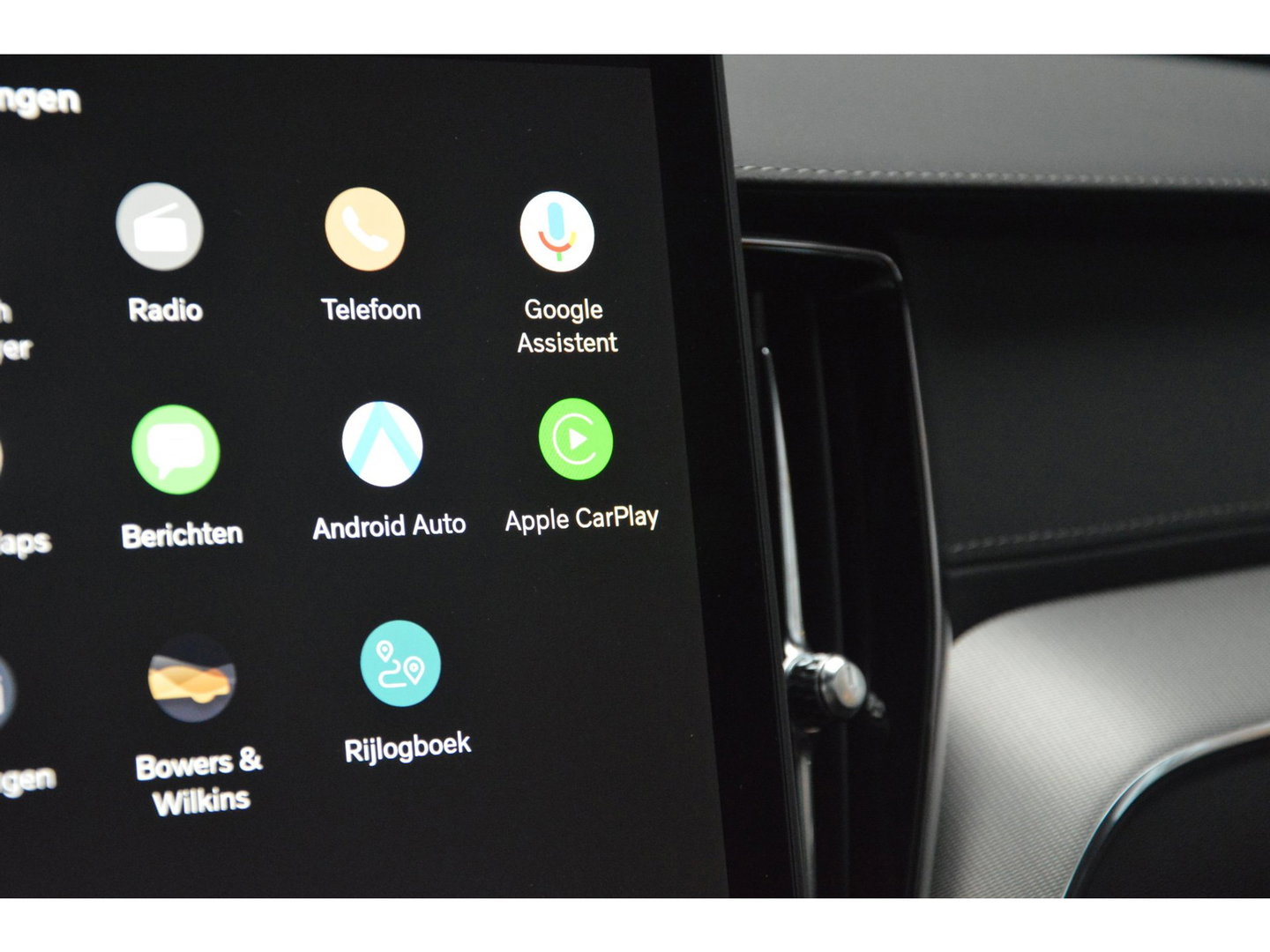 Volvo XC60 T8 Hybrid AWD Ultra Black Edition | Luchtvering | Bowers & Wilkins | Stoelventilatie | Massage | Panoramadak |