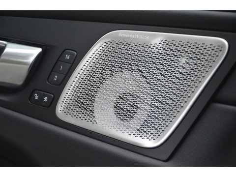 Volvo XC60 T8 Hybrid AWD Ultra Black Edition | Luchtvering | Bowers & Wilkins | Stoelventilatie | Massage | Panoramadak |