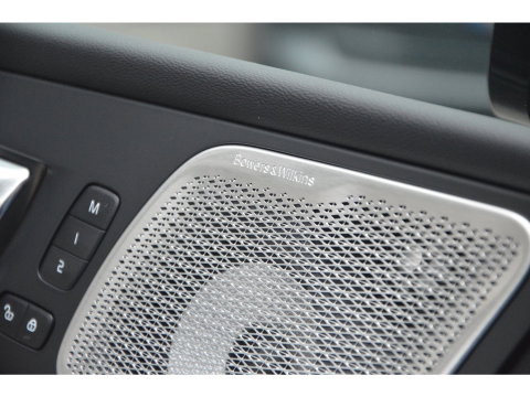 Volvo XC60 T8 Hybrid AWD Ultra Black Edition | Luchtvering | Bowers & Wilkins | Stoelventilatie | Massage | Panoramadak |