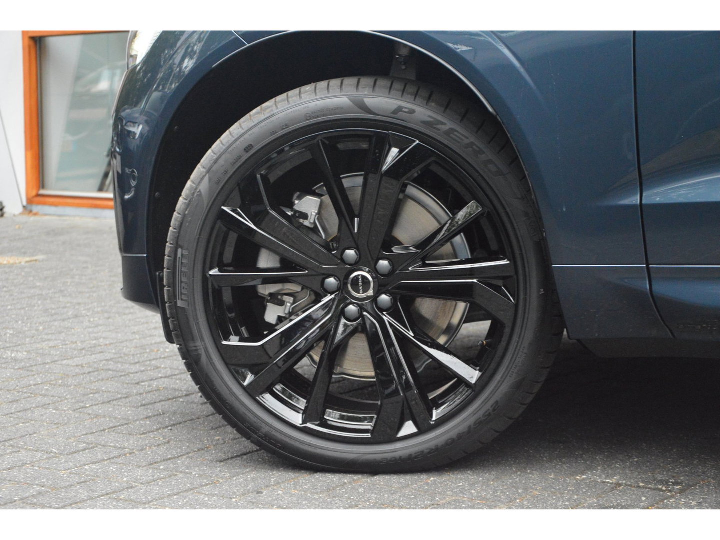 Volvo XC60 T8 Hybrid AWD Ultra Black Edition | Luchtvering | Bowers & Wilkins | Stoelventilatie | Massage | Panoramadak |