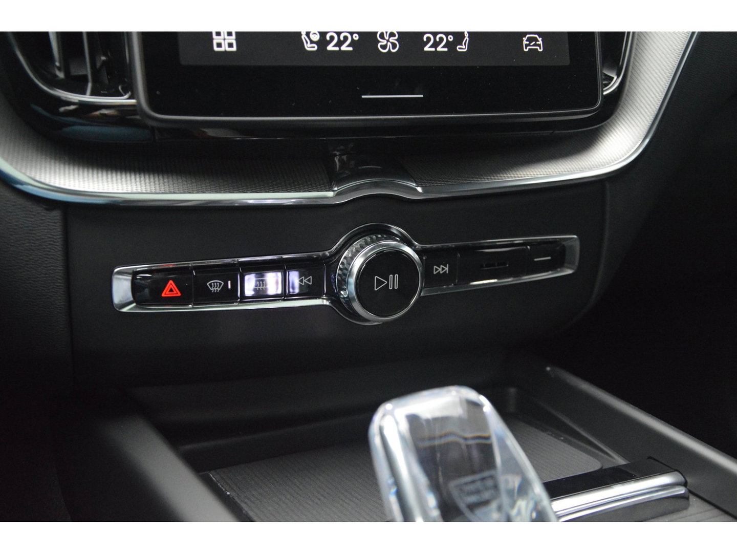 Volvo XC60 T8 Hybrid AWD Ultra Black Edition | Luchtvering | Bowers & Wilkins | Stoelventilatie | Massage | Panoramadak |