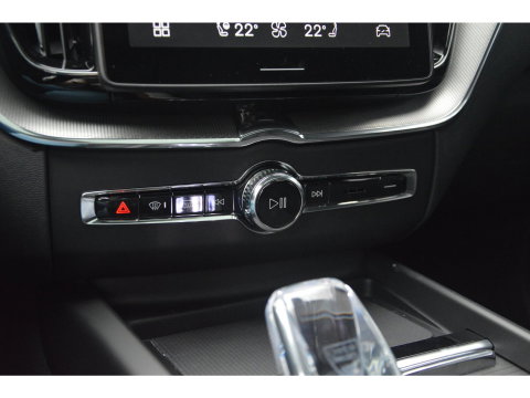Volvo XC60 T8 Hybrid AWD Ultra Black Edition | Luchtvering | Bowers & Wilkins | Stoelventilatie | Massage | Panoramadak |