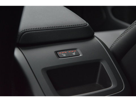 Volvo XC60 T8 Hybrid AWD Ultra Black Edition | Luchtvering | Bowers & Wilkins | Stoelventilatie | Massage | Panoramadak |
