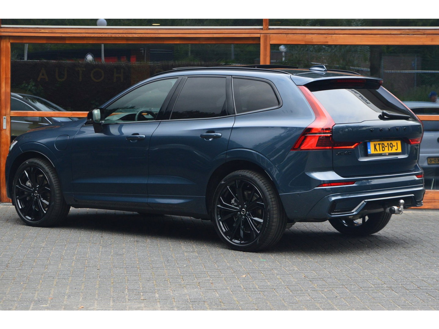 Volvo XC60 T8 Hybrid AWD Ultra Black Edition | Luchtvering | Bowers & Wilkins | Stoelventilatie | Massage | Panoramadak |