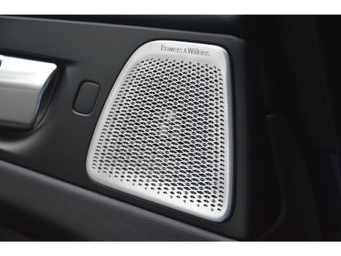 Volvo XC60 T8 Hybrid AWD Ultra Black Edition | Luchtvering | Bowers & Wilkins | Stoelventilatie | Massage | Panoramadak |