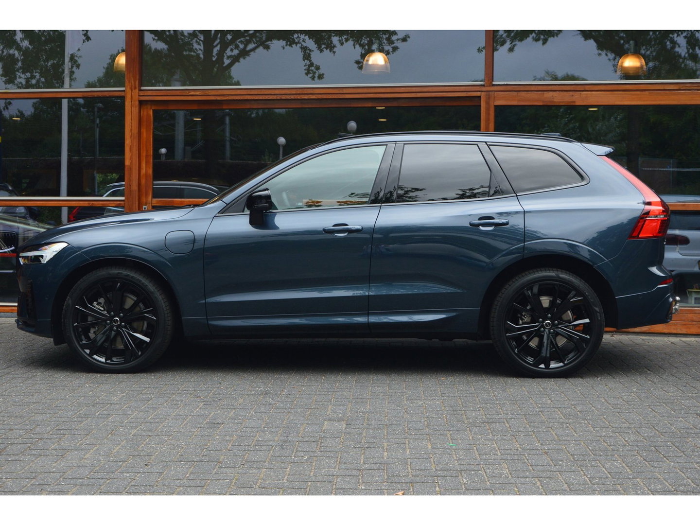 Volvo XC60 T8 Hybrid AWD Ultra Black Edition | Luchtvering | Bowers & Wilkins | Stoelventilatie | Massage | Panoramadak |
