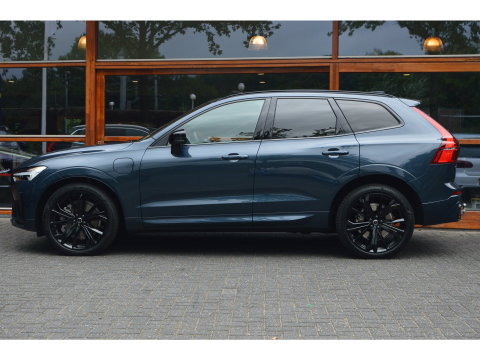 Volvo XC60 T8 Hybrid AWD Ultra Black Edition | Luchtvering | Bowers & Wilkins | Stoelventilatie | Massage | Panoramadak |