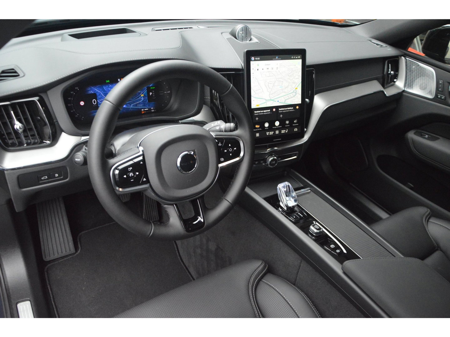 Volvo XC60 T8 Hybrid AWD Ultra Black Edition | Luchtvering | Bowers & Wilkins | Stoelventilatie | Massage | Panoramadak |