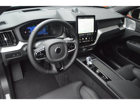 Volvo XC60 T8 Hybrid AWD Ultra Black Edition | Luchtvering | Bowers & Wilkins | Stoelventilatie | Massage | Panoramadak |