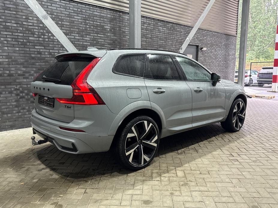 Volvo XC60 T6 Ultra Black Edition | Luchtvering | Bowers&Wilkins | Massage | Panoramadak | Trekhaak | 360° Camera | Head-Up | ACC