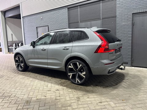 Volvo XC60 T6 Ultra Black Edition | Luchtvering | Bowers&Wilkins | Massage | Panoramadak | Trekhaak | 360° Camera | Head-Up | ACC