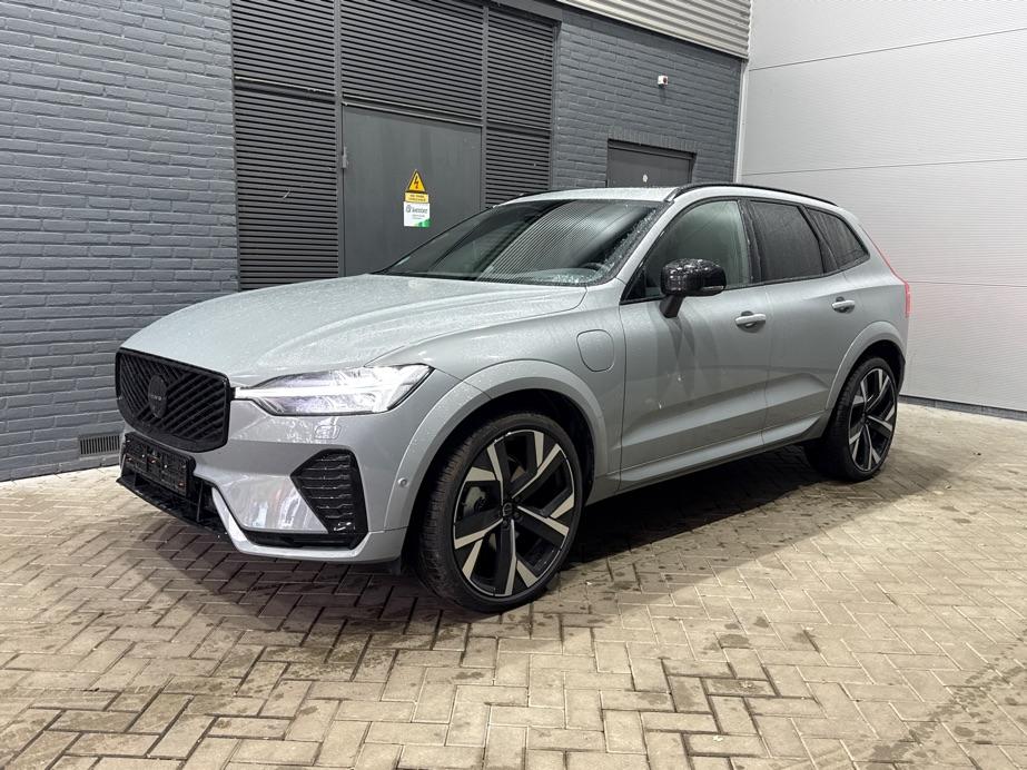 Volvo XC60 T6 Ultra Black Edition | Luchtvering | Bowers&Wilkins | Massage | Panoramadak | Trekhaak | 360° Camera | Head-Up | ACC